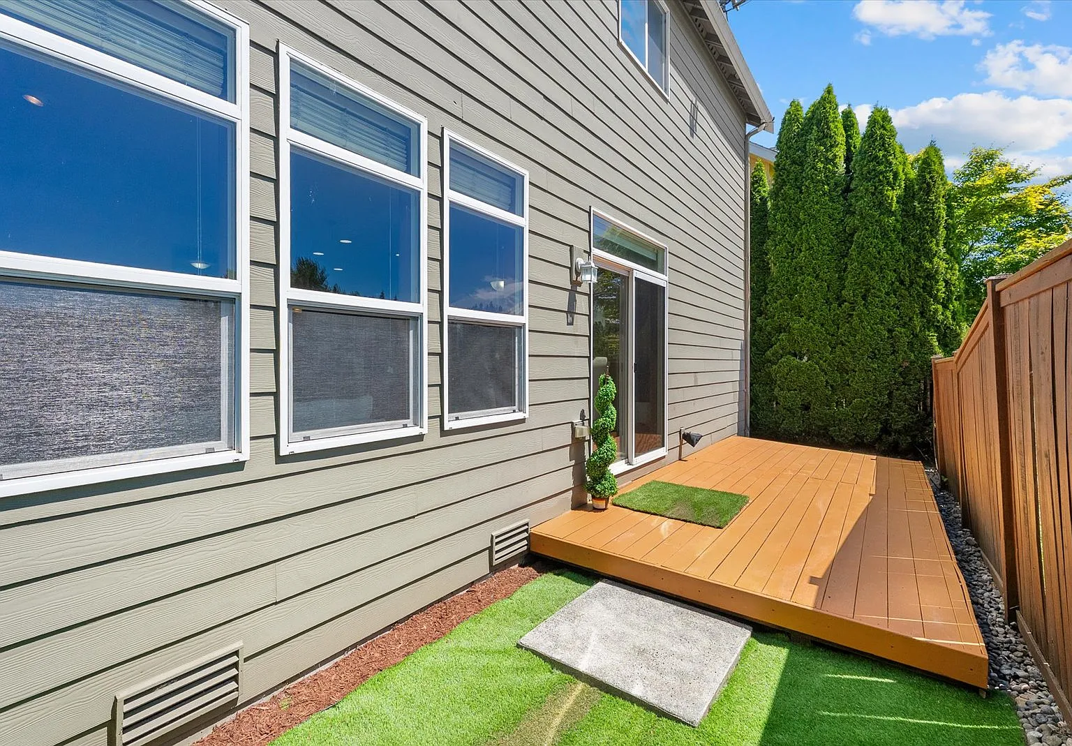3 bed, 1621 sqft, $3,600 — Photo 3