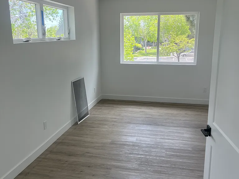 3934 Clairemont Dr — Photo 13