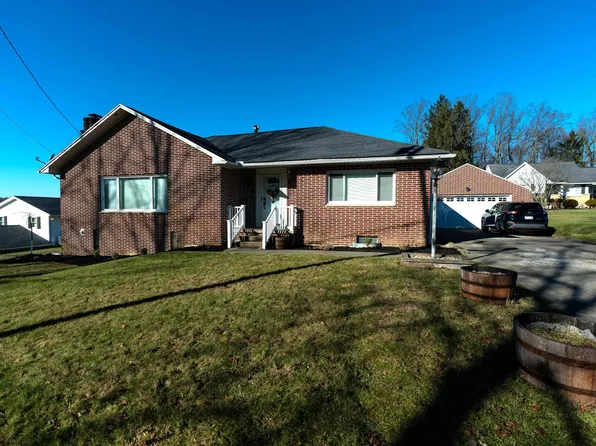 1613 Big Tree Dr, Fairmont, WV 26554