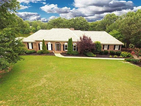 2nd image of 206 W Killarney Lk