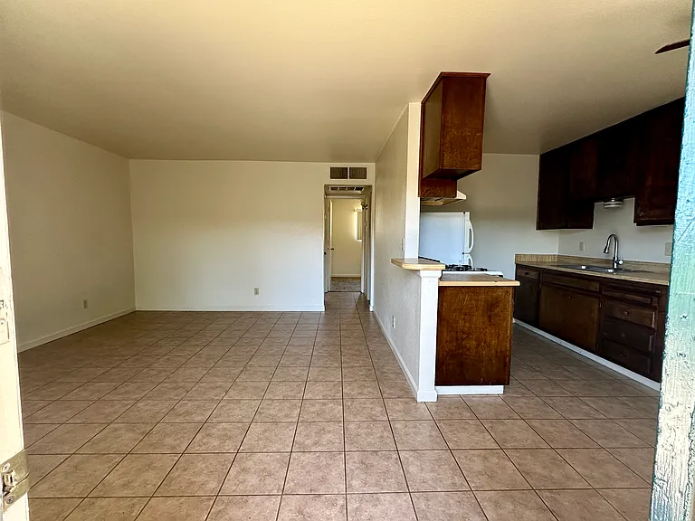937 W Kettleman Ln #15 — Photo 1