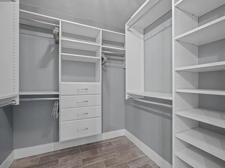 537 Margaret St — Photo 18