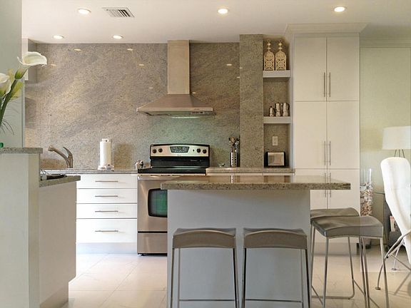 4th image of 80 Venetian Dr APT 306