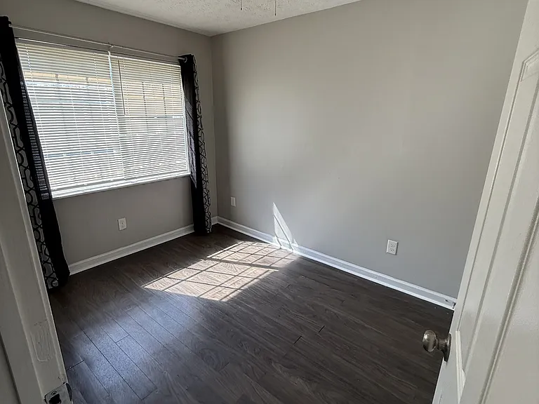 1425 Joseph E Boone Blvd NW #D-201 — Photo 2
