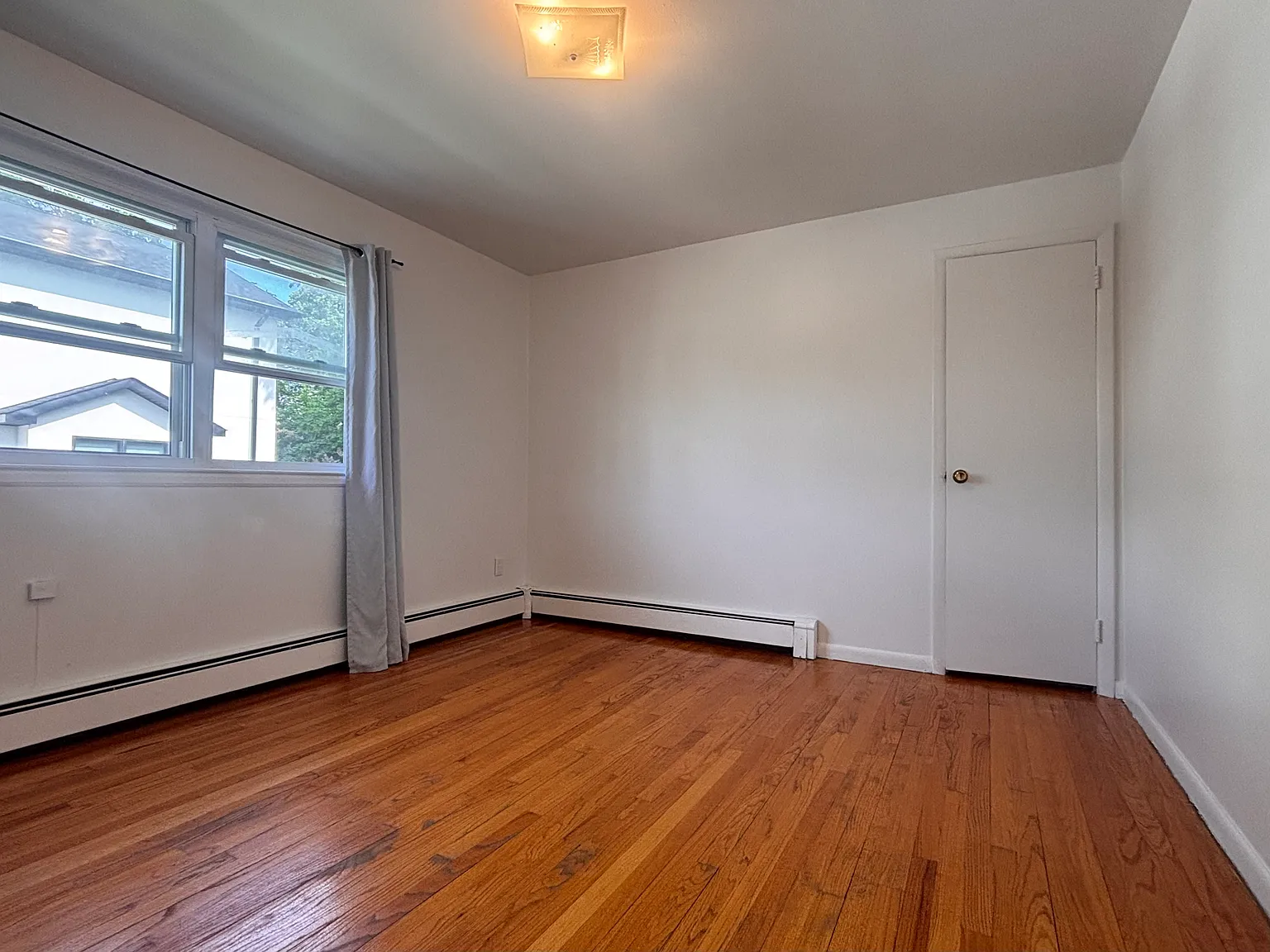 2 bed, 1300 sqft, $2,300 — Photo 3