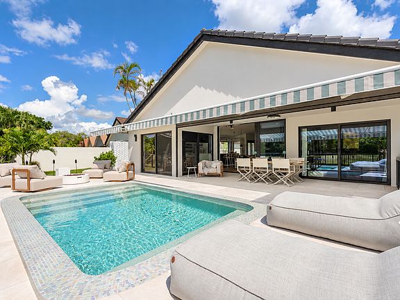 2nd image of 11120 Clover Leaf Cir