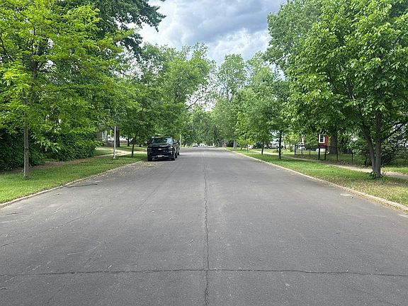 5th image of 2718 5th Ave E