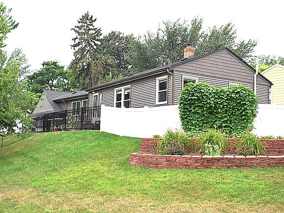 3rd image of 1165 Edgewater Blvd
