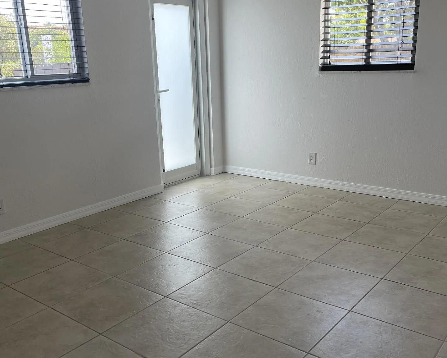 2 bed, 990 sqft, $2,100 — Photo 4