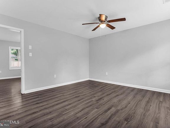 5th image of 219 Tulip St