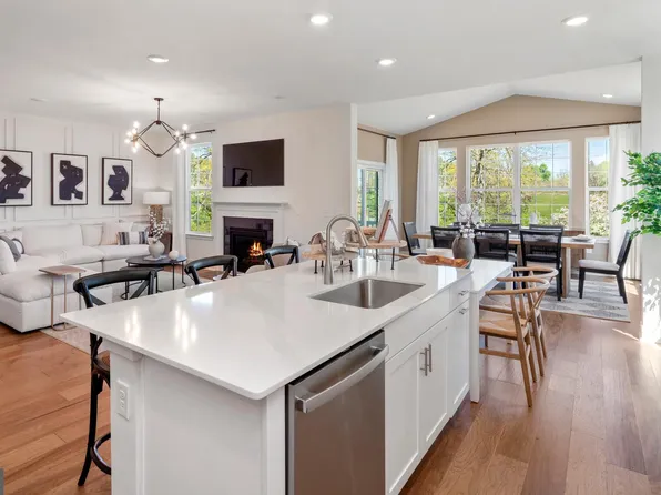 4 John Vanzandt Dr, Titusville, NJ 08560