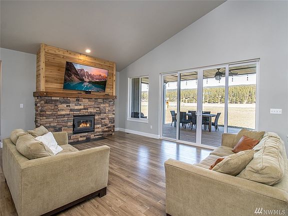 The living space opens on to the back deck for great outdoor entertaining space.