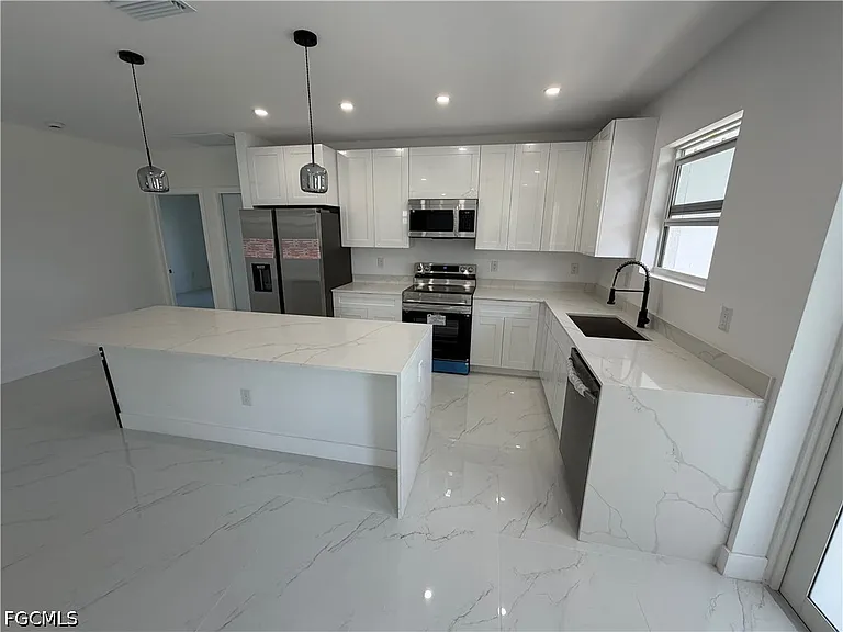 759 Cane St E — Photo 10