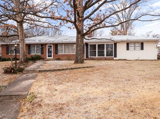 8883 Watson Woods Ct, Saint Louis, MO 63126