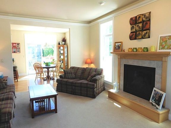 2nd image of 112 River Oaks Dr