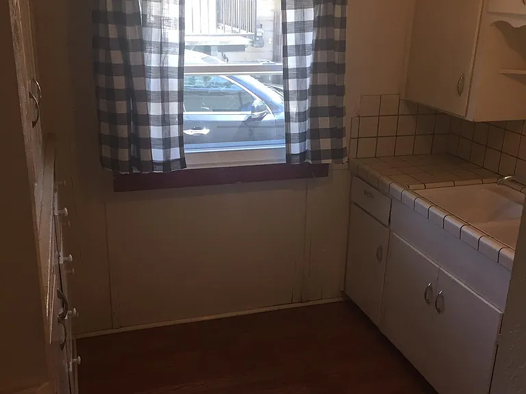 4834 Harrison St — Photo 9