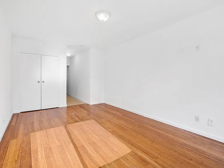 322 E 39th St #3C — Photo 4