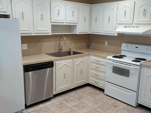 5th image of 611 Grove Ct