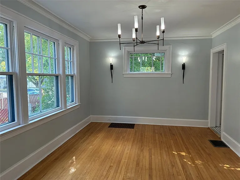 314 S Pleasant St — Photo 8