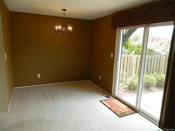 4th image of 24427 Olde Orchard St #9