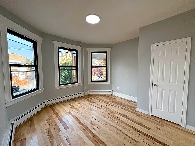 136 W 25th St #1 — Photo 3