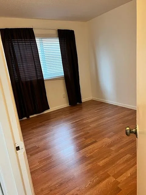 1227 Chelwood Park Blvd NE — Photo 2