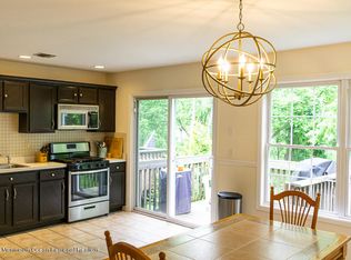 42 Lakeview Dr, Helmetta, NJ 08828