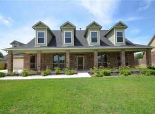 213 Village Dr, Sealy, TX 77474
