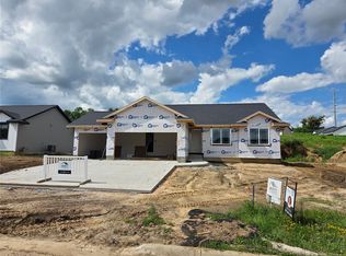 1814 Shady Grove Rd SW, Cedar Rapids, IA 52404