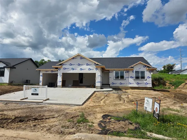 1814 Shady Grove Rd SW, Cedar Rapids, IA 52404