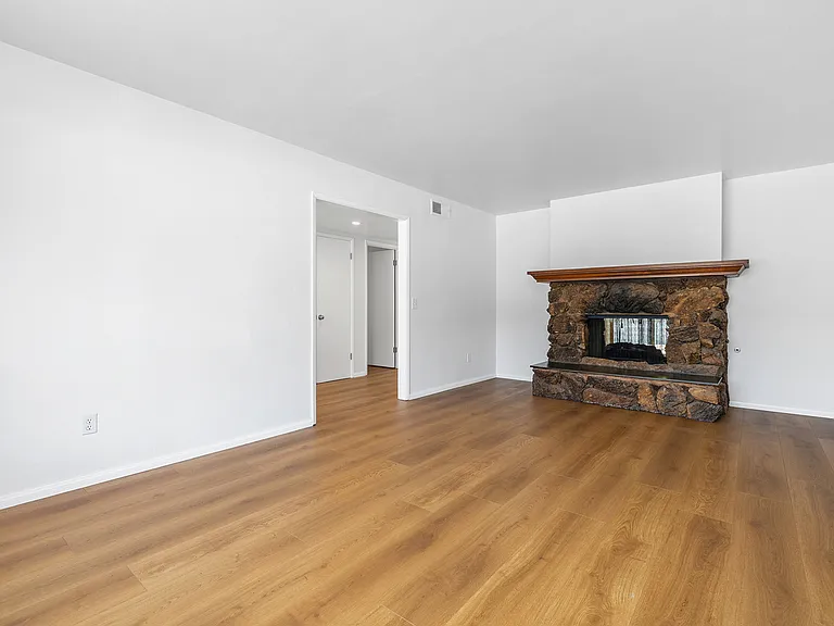 2345 Worden St — Photo 25