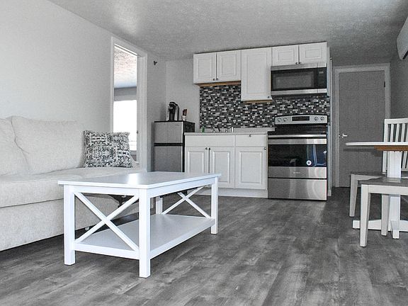 2nd image of 198 E Grand Ave #314