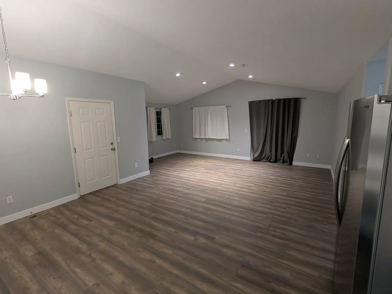 2 bed, 1043 sqft, $2,100 — Photo 3