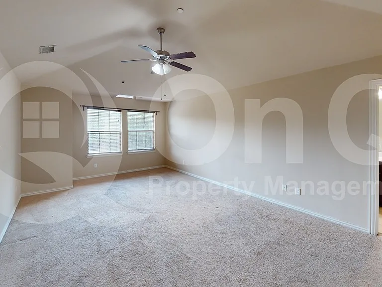 4651 Penelope Ln — Photo 8