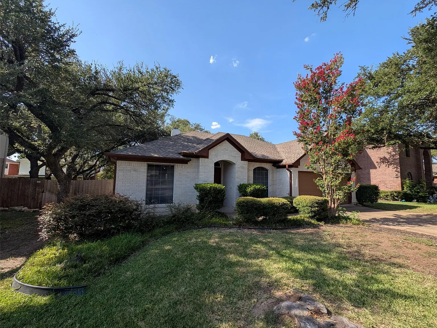 3 bed, 2.0 bath, 2040 sqft, $2,500 — Photo 2