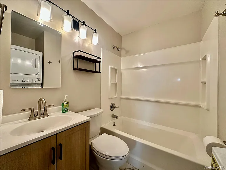 25 Lexington Hl #8 — Photo 9