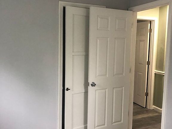 3rd image of 3242 Coles Ave