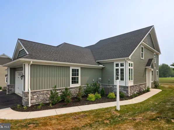102 Maguire Ct #60, Millersville, PA 17551