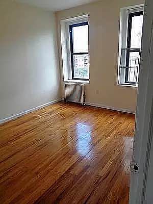 5th image of 402 E 10th St APT 2E