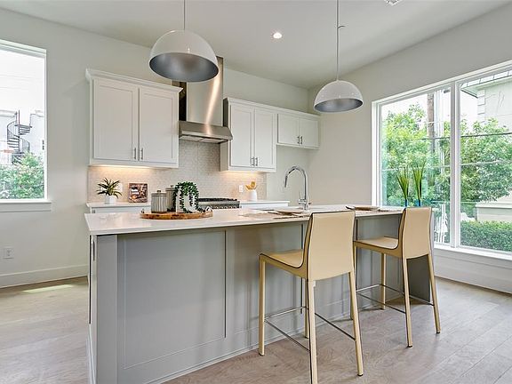 3rd image of 5707 Lindell Ave #105