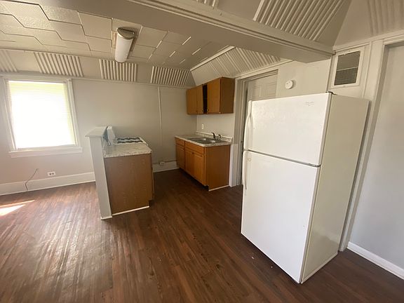 5th image of 906 W South St APT 4