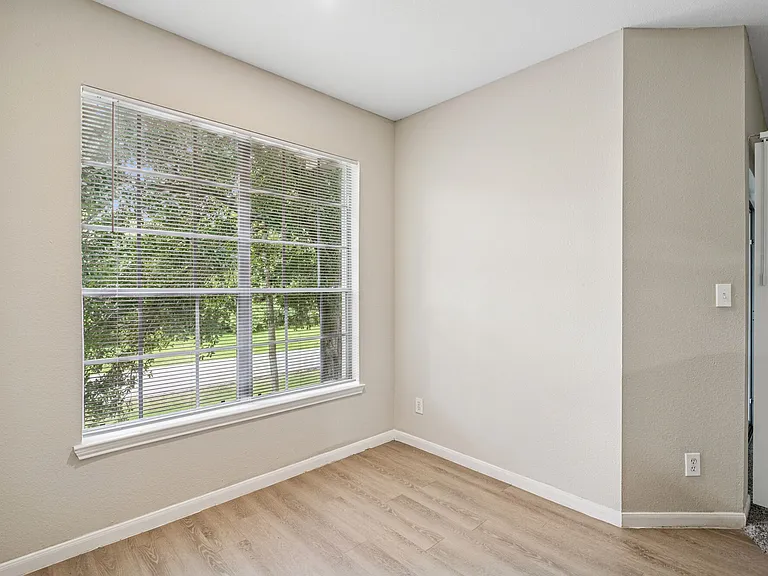 Chelsea Apartments — Photo 7