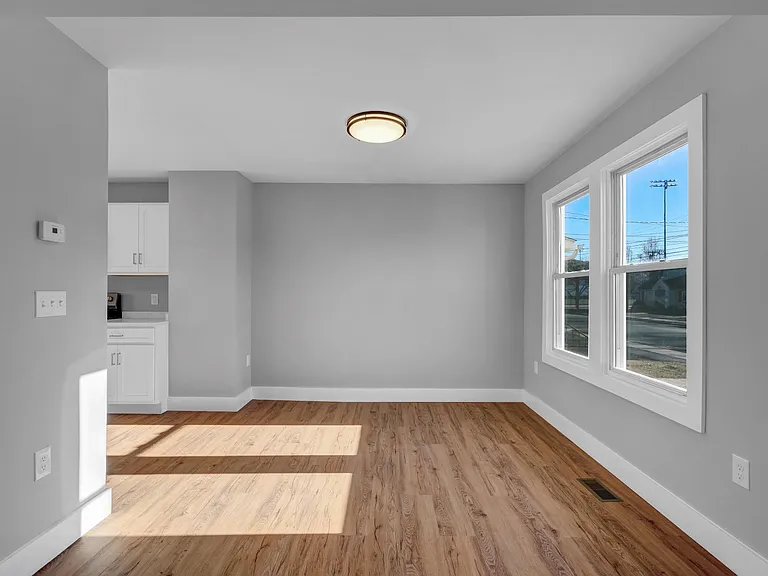 77 E Broad St — Photo 8