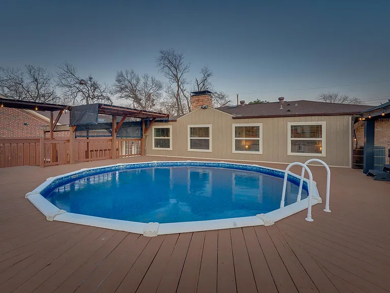 7809 Claremont Dr — Photo 30
