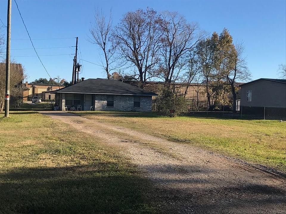 2nd image of 90 Dogwood Ln