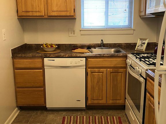 3rd image of 305 Stevens Cir APT 3B