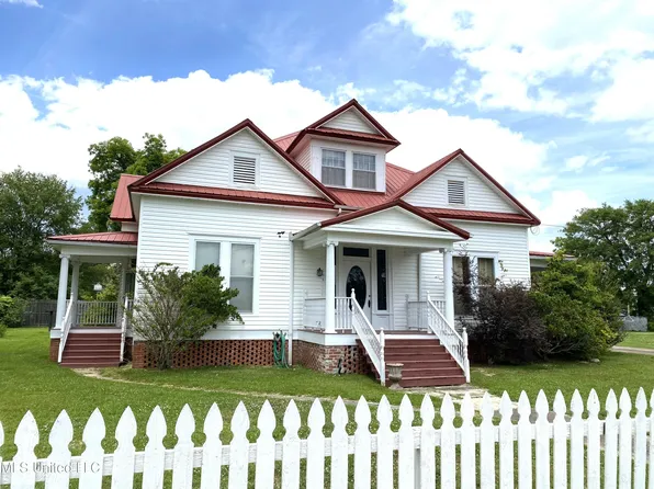 633 E 2nd St, Forest, MS 39074