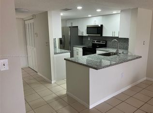 10695 SW 76th Ter, Miami, FL 33173