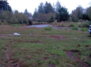 590 Meadow Ln, Brookings, OR 97415