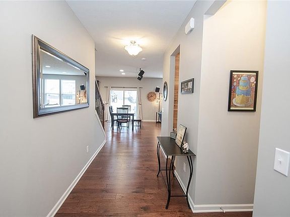 3rd image of 854 Ascot Farm Way